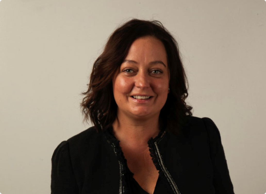 monique_headshot2 Happy family with suitcases in the airport